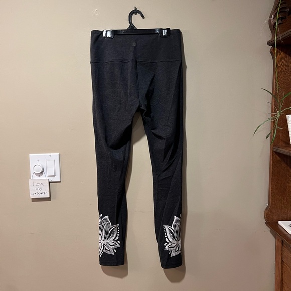 Grey Leggings w/White Lotus Flower Graphic at Ankle - Picture 11 of 13